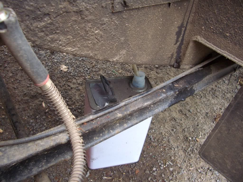 Clutch pedal box and pipe removal. LandyZone Land Rover Forum